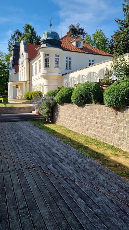 Chateau Radvanov Pension Mlada Vozice Exterior photo